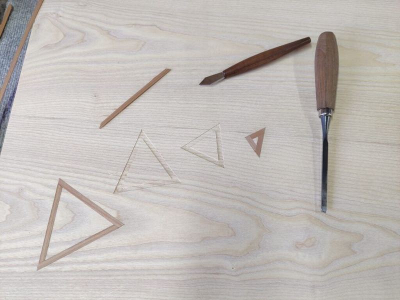 Marqueterie — triangles et ciseau à bois
